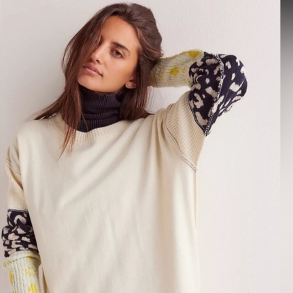 We The Free Tiger Cuff Ivory Sweater Sz Medium VGUC